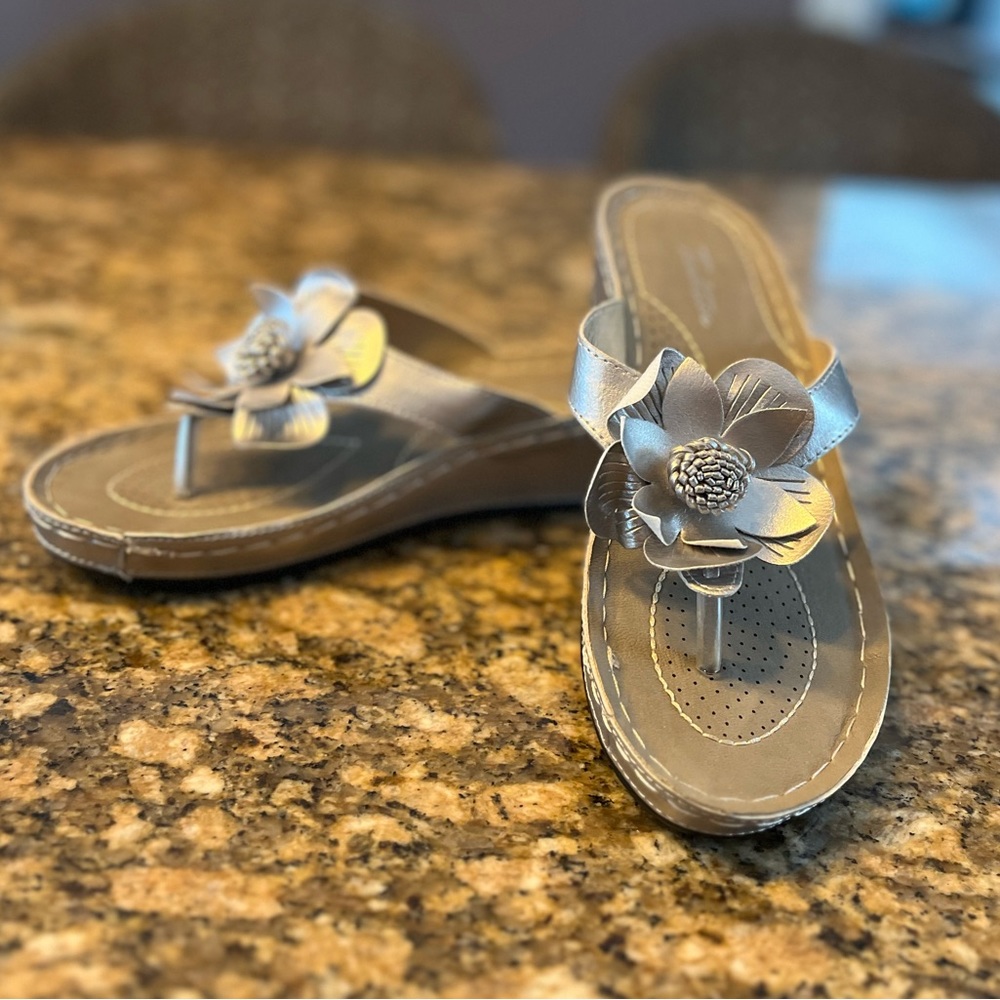 Tradition Sandals - Picture 5 of 7